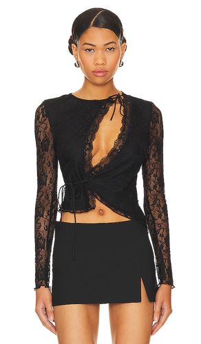 Anahi Wrap Lace Top in . Taglia M. Also in S, XS - superdown - Modalova