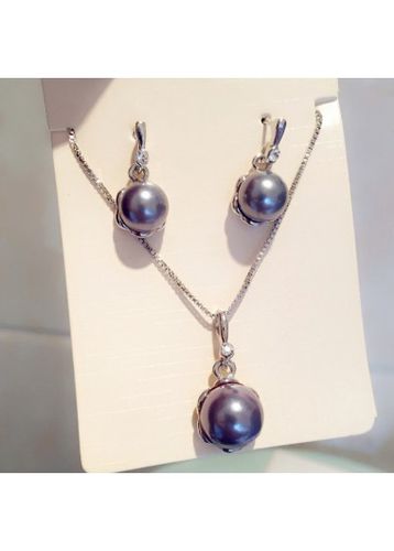 Silver Round Pearl Earrings and Necklace - unsigned - Modalova