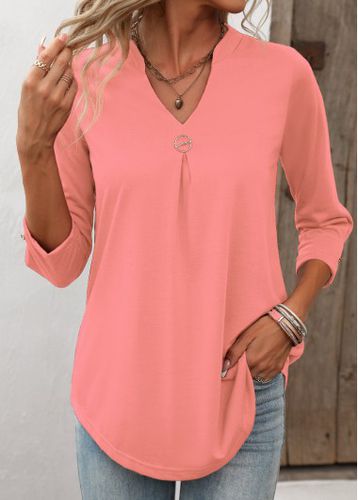 Split Neck Pink Circular Ring T Shirt - unsigned - Modalova