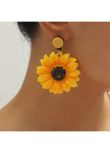 Plastic Detail Floral Design Ginger Earrings - unsigned - Modalova