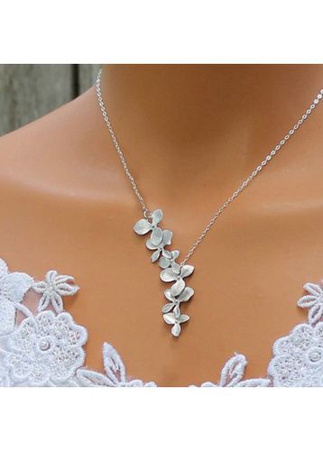 Silvery White Floral Asymmetric Alloy Necklace - unsigned - Modalova