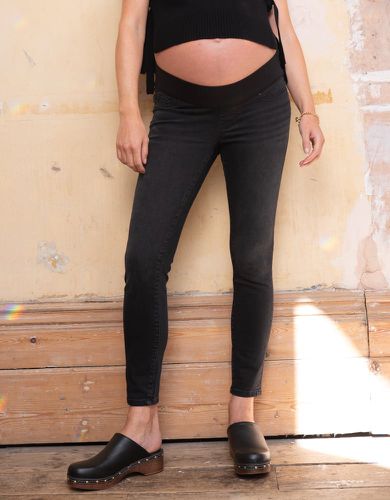 Seraphine Slim Post Maternity Shaping Jeans in Black