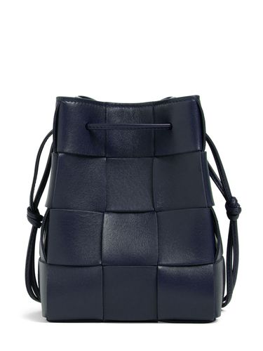 Small Cassette Leather Bucket Bag - BOTTEGA VENETA - Modalova