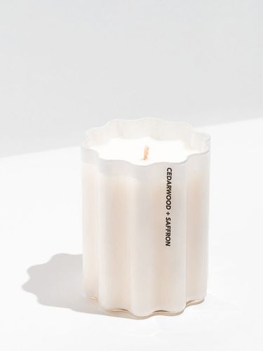 Cedarwood & Saffron Wave Candle - FAZEEK - Modalova