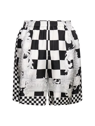 Shorts In Twill Di Seta Stampata - VERSACE - Modalova