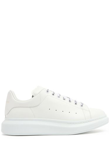 Mm Oversized Leather Sneakers - ALEXANDER MCQUEEN - Modalova