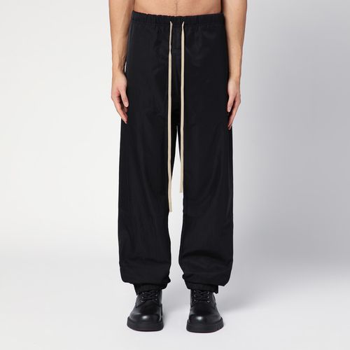 Pantalone Texture nero in nylon - Fear of God Essentials - Modalova