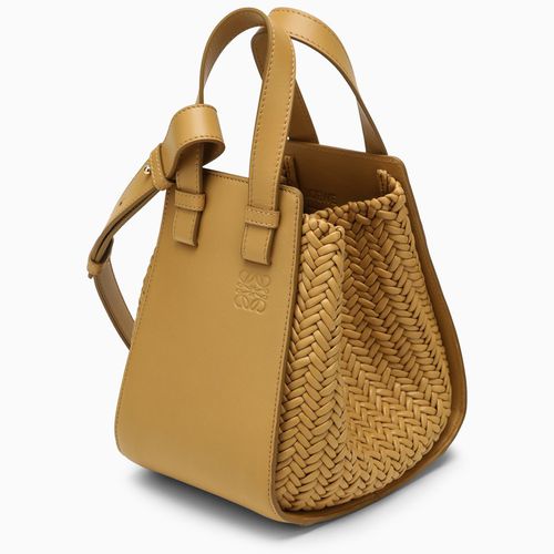 Borsa Hammock in pelle color Sahara - Loewe - Modalova