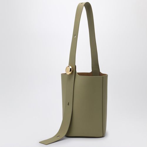 Eucalyptus calfskin Pebble Bucket medium bag - Loewe - Modalova