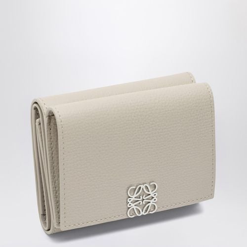 Anagram ivory grained leather trifold wallet - Loewe - Modalova