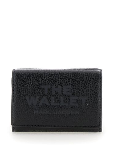 The Wallet Trifold Wallet With Engraved Logo On The Front In Hammered Leather Woman - Marc Jacobs - Modalova