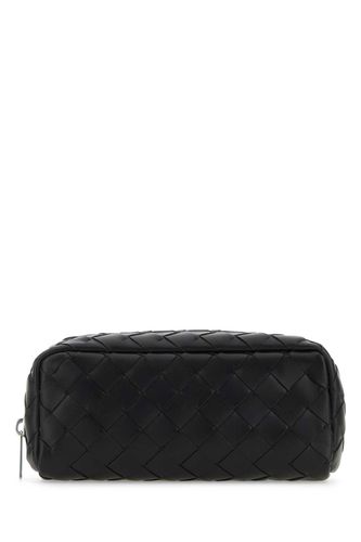 Black Leather Medium Intrecciato Pouch - Bottega Veneta - Modalova