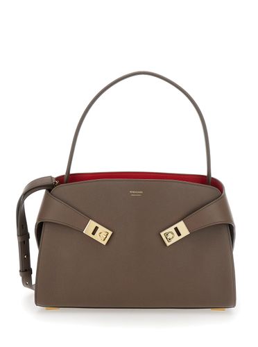 Hug Grey Shoulder Bag With Logo Printed On Front In Leather Woman - Ferragamo - Modalova