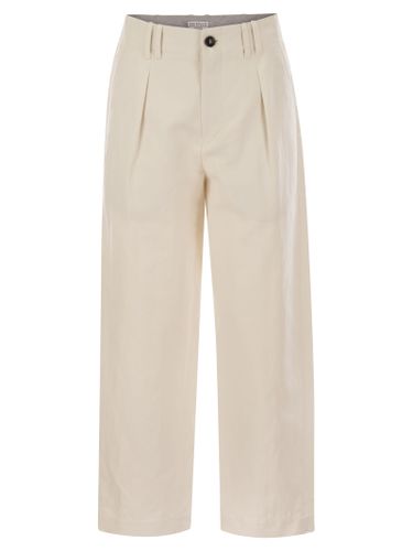 Pleated Chino Trousers In Cotton Canvas And Linen - Brunello Cucinelli - Modalova