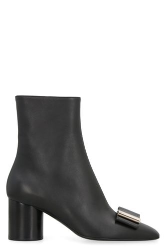 Leonia Leather Ankle Boots - Ferragamo - Modalova