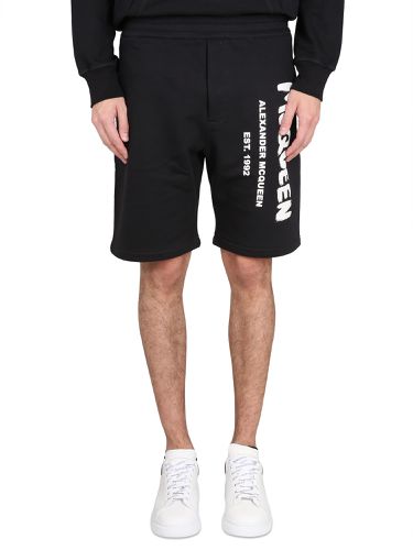 Bermuda Shorts With Graffiti Logo Print - Alexander McQueen - Modalova