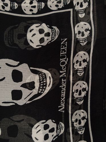 Scarf With Skull Print All-over - Alexander McQueen - Modalova