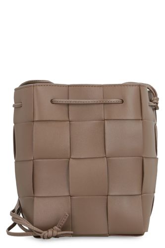 Cassette Leather Bucket Bag - Bottega Veneta - Modalova