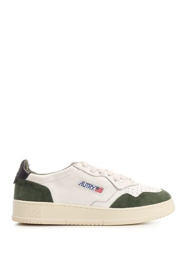Medalist Sneakers With Green Details - Autry - Modalova