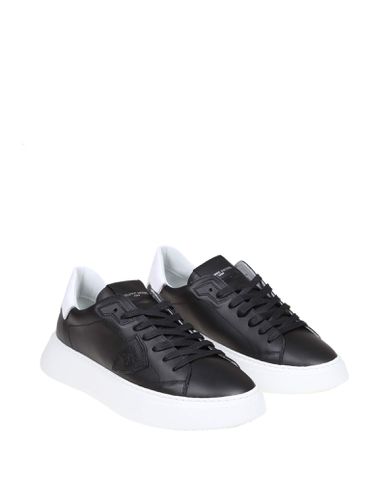 Temple Sneakers In Black Leather - Philippe Model - Modalova