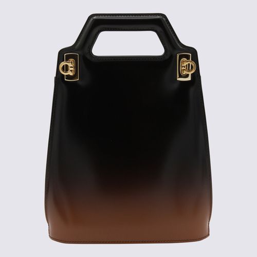 Brwn Nort South Wanda Mini Top Handle Bag - Ferragamo - Modalova