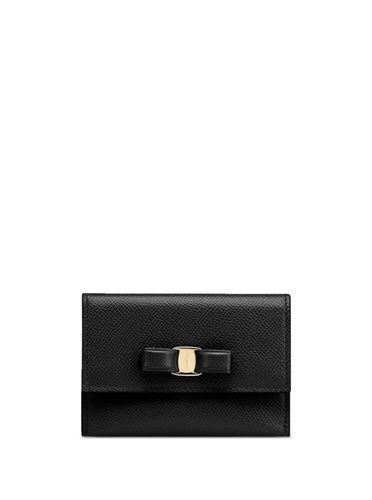 Vara Card-holder With Engraved Logo And Vara Bow In Hammered Leather Woman - Ferragamo - Modalova