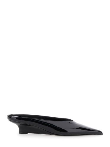 Sharp Wedge Mules In Patent Leather Woman - Totême - Modalova