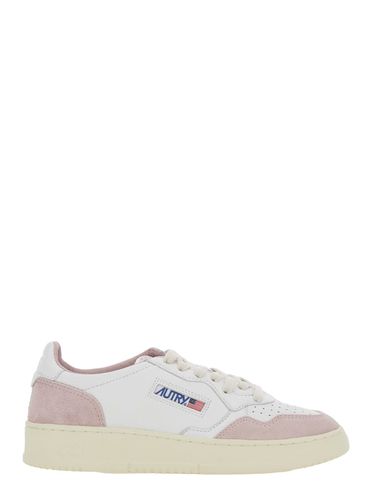 Medalist Low Top Sneakers With Logo Detail In Leather And Suede Woman - Autry - Modalova