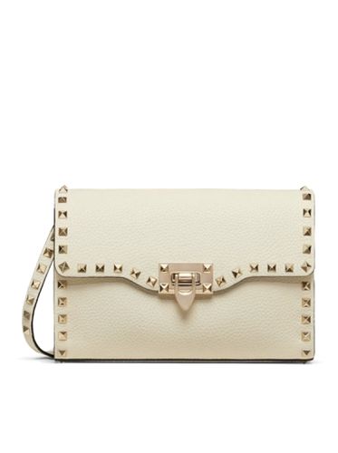 Small Rockstud Crossbody Bag In Garnet Calfskin - Valentino Garavani - Modalova