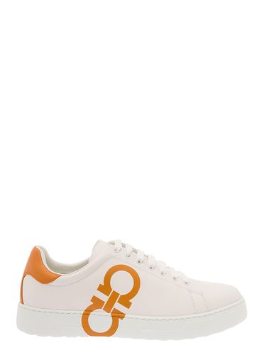 Low Top Sneakers With Gancini Logo Print In Leather Man - Ferragamo - Modalova