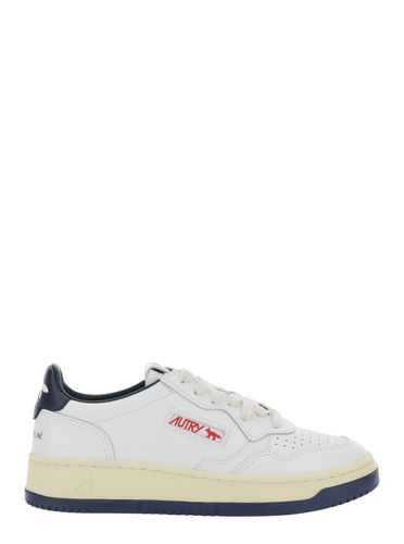 Medalist Low X Maison Kitsuné And Blue Sneaker With Side Logo And Logo Lettering On The Back In Leather Woman - Autry - Modalova