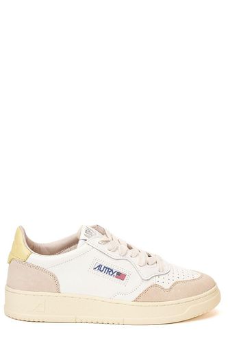 Autry Logo Patch Panelled Sneakers - Autry - Modalova