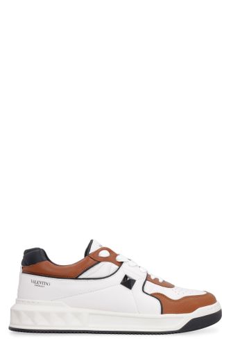 Leather Low-top Sneakers - Valentino Garavani - Modalova