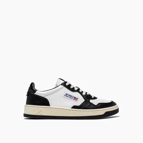 Medalist Low Sneakers Aulw Wb01 - Autry - Modalova