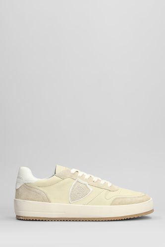 Nice Low Sneakers In Suede And Leather - Philippe Model - Modalova