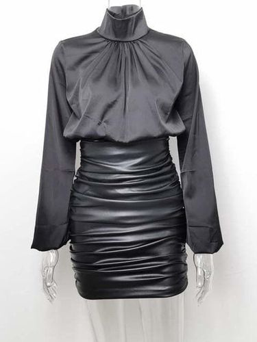 Short Bottom Stretch PU Leather Skirt - musthaveskirts - Modalova