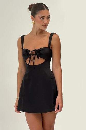 Black Satin Sleeveless Cut-Out Tie Fit & Flare Sexy Dress - AMIClubwear - Modalova