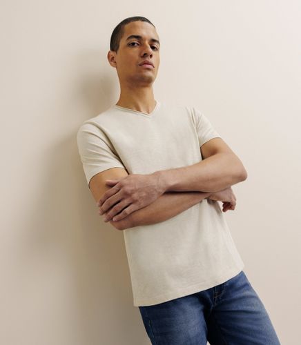 IZAC - T-shirt col V beige - IZAC - Modalova