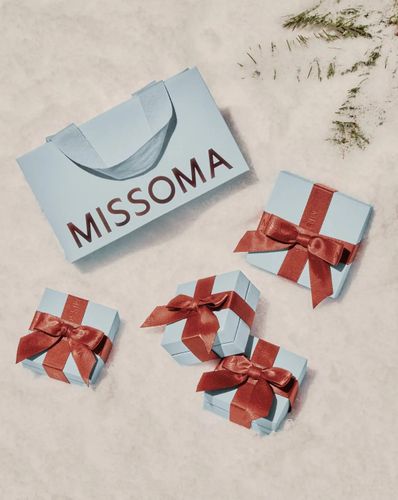 Signature Gift Wrapping - Missoma Store - Modalova