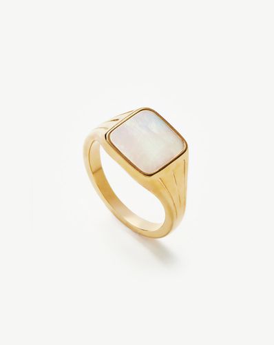 Lucy Williams Square Signet Ring | 18ct Gold Vermeil/Mother of Pearl - Missoma - Modalova