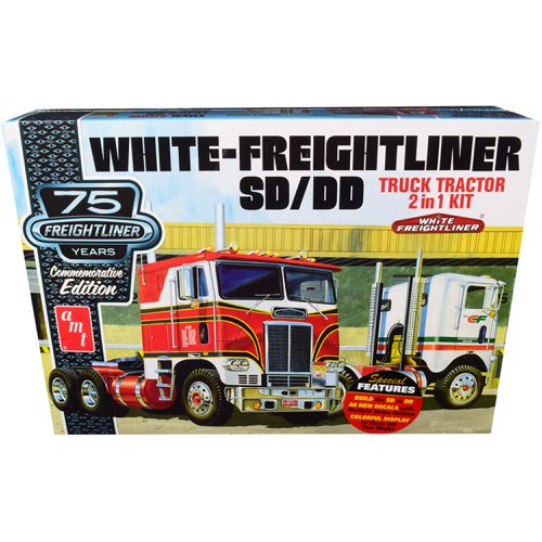 Model Kit - Skill 3 White Freightliner SD/DD Truck Tractor, Display Base - AMT - Modalova