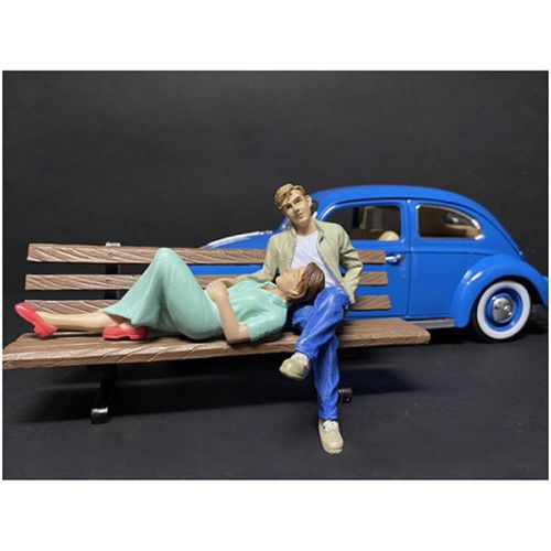 Figurine Set - Sitting Lovers Polyresin for 1/18 Models, 2 Piece - American Diorama - Modalova