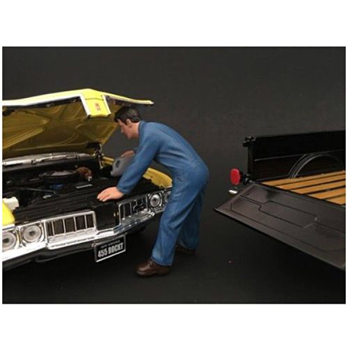 Figurine - Mechanic Doug Filling Engine Oil For 1/18 Scale Models - American Diorama - Modalova