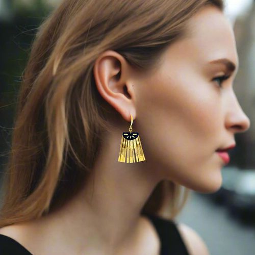 Satin Earrings Scallop Gold - Alexandra Tsoukala - Modalova