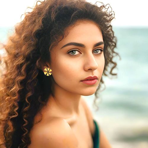 Handmade Black & Gold Plated Flower Stud Earrings - Miliarakis - Modalova