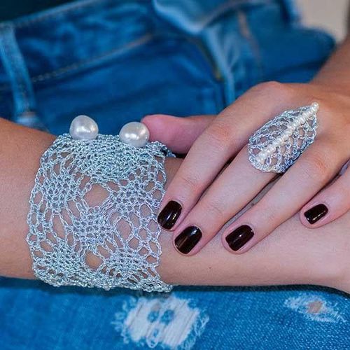 Silver Long Crochet Rhombus Ring With Pearls - Vasso Galati - Modalova