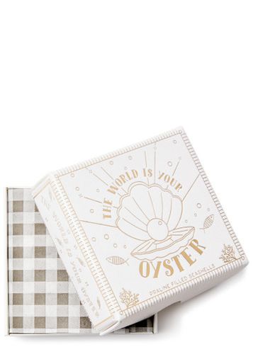 The Chocolate Gift Company The World Is Your Oyster Chocolate Gift Box 50g, Delicately Handcrafted Chocolate Seashells With Praline Filling - The Chocolate Gift CO. - Modalova