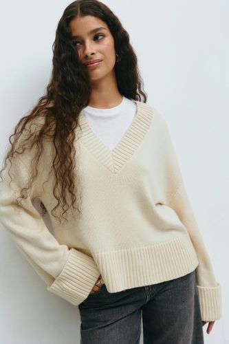 - V-neck knitted sweater - Strickpullover - Weiß - S - Dame - Gina Tricot - Modalova
