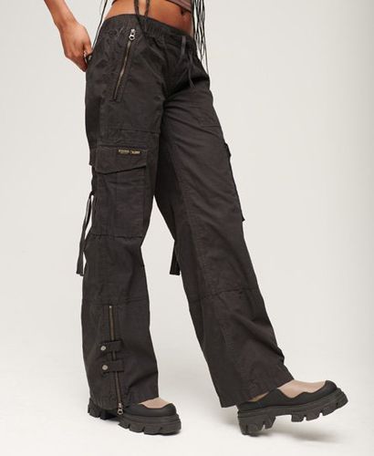 Women's Low Rise Wide Leg Cargo Pants Black / Washed Black - Size: 26 - Superdry - Modalova