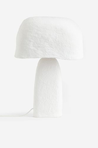 Tischleuchte aus Pappmaché Weiß, Tischlampe in Größe Onesize. Farbe: - H&m Home - Modalova